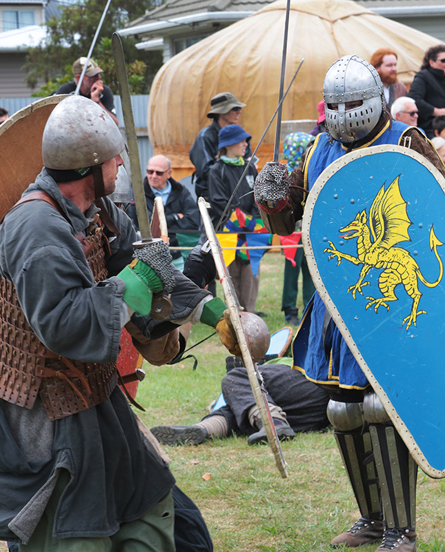 Medieval Market : Swords and Armour : Medieval Fighting : Levin : New Zealand : Richard Moore : Journalist : Photographer :